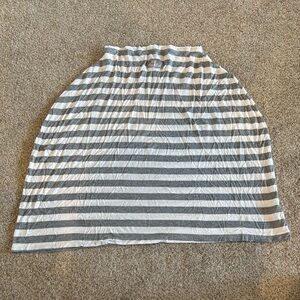 Itzy Ritzy 4-in-1 Nursing Cover, Gray and White Striped Great Condition